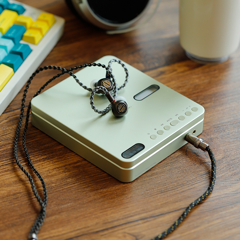 EC Play-Compact Portable CD Player